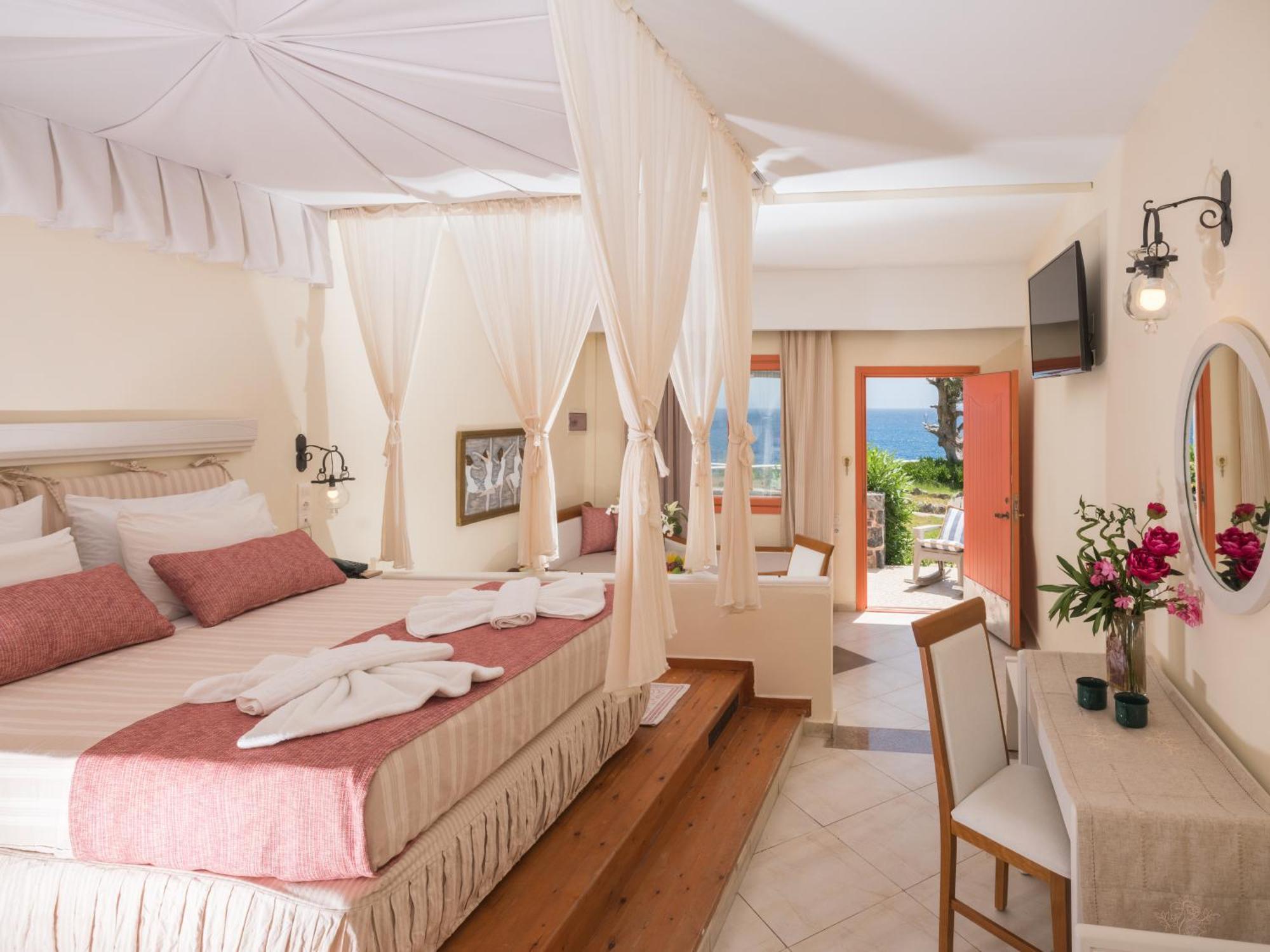 Kalypso Cretan Village & Resort 4*