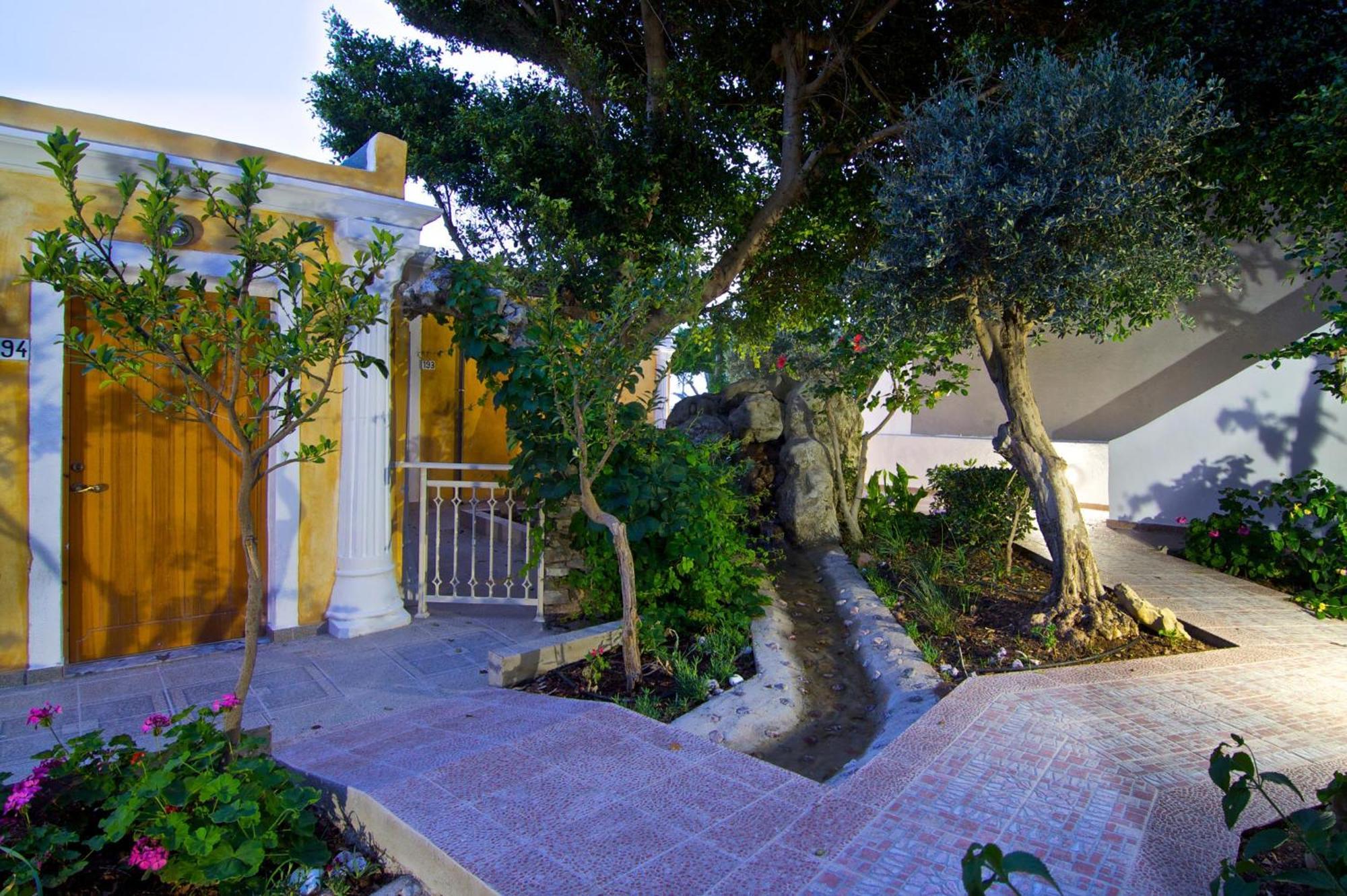 Kalypso Cretan Village & 4*